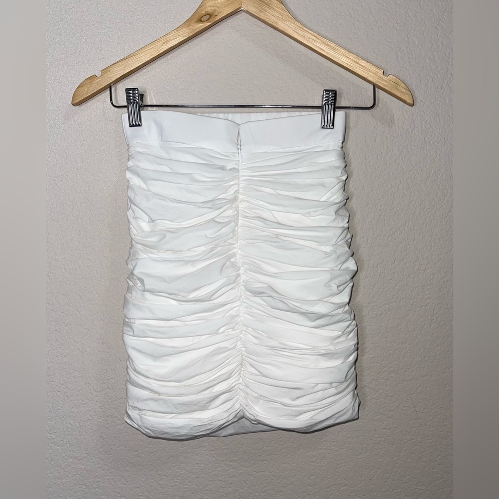 Aritzia Babaton Prest Ruched White Skirt Size 00 - Picture 4 of 9